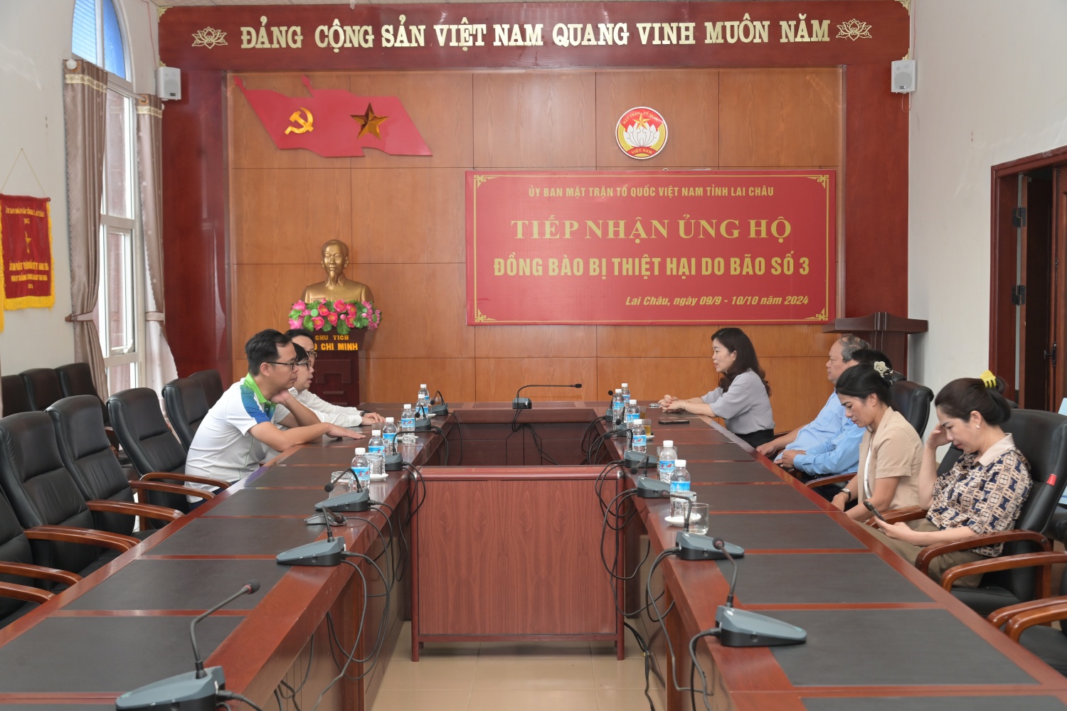 Petrovietnam hỗ trợ nhân dân tỉnh Lai Châu khắc phục thiệt hại cơn bão số 3 (Yagi) Petrovietnam hỗ trợ nhân dân tỉnh Lai Châu khắc phục thiệt hại cơn bão số 3 (Yagi)