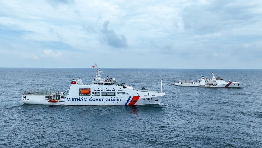 Cảnh sát biển Việt Nam – Indonesia luyện tập chung trên biển Cảnh sát biển Việt Nam – Indonesia luyện tập chung trên biển