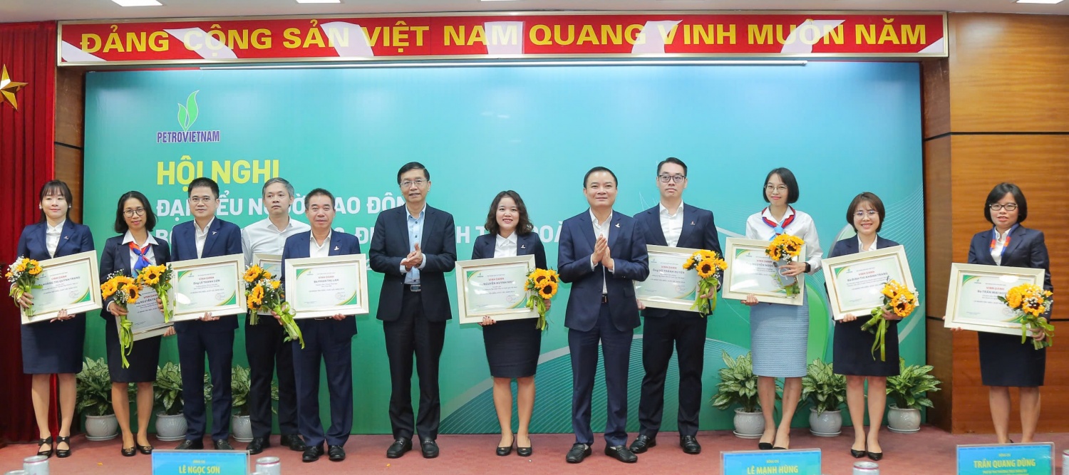 Công đoàn BMQL&ĐH Petrovietnam vững bước vào Đại hội nhiệm kỳ 2025–2030 Công đoàn BMQL&ĐH Petrovietnam vững bước vào Đại hội nhiệm kỳ 2025–2030