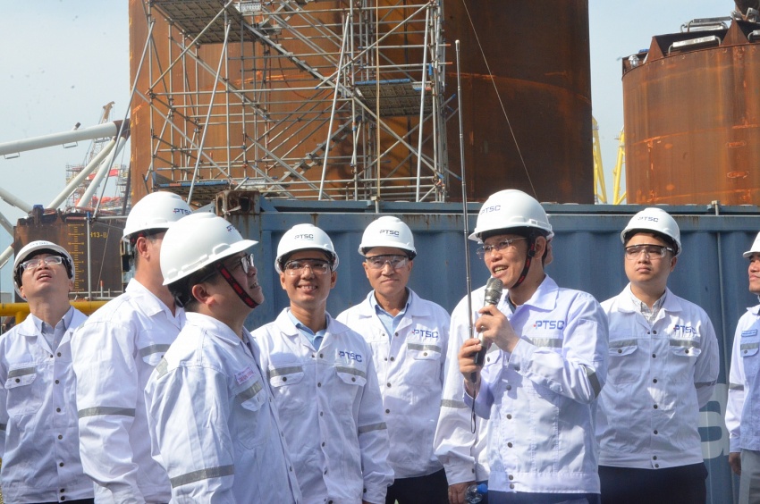 Thứ trưởng Bộ Công Thương Trương Thanh Hoài thăm khu chế tạo chân đế điện gió ngoài khơi PTSC