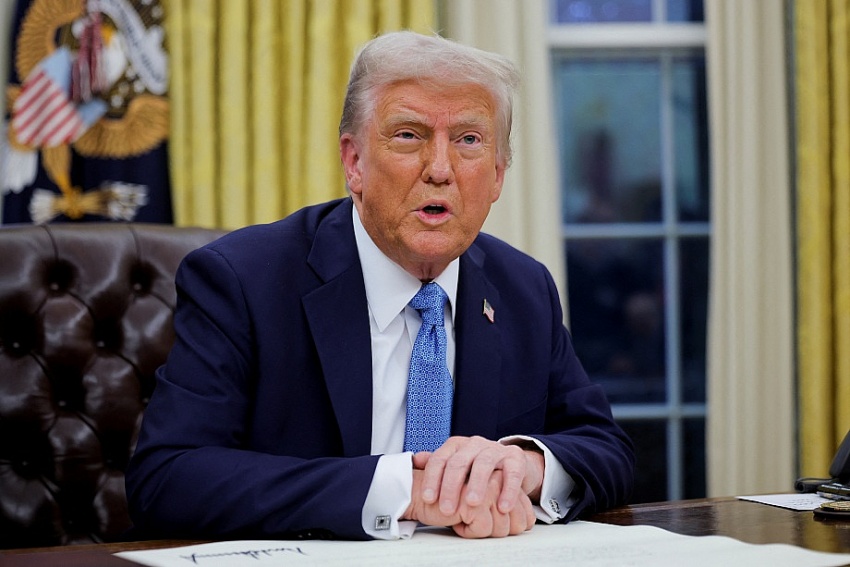Tổng thống Trump đột nhiên tạm hoãn áp thuế đối với Mexico và Canada