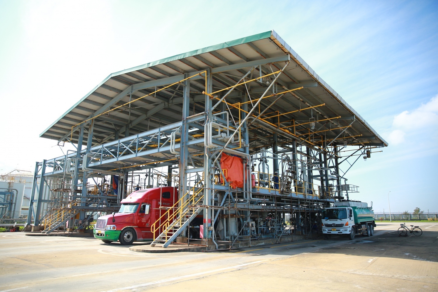 Trạm xuất sản phẩm đường bộ của NMLD Dung Quất sẽ được mở rộng từ 4 trạm lên 6 trạm để xuất bán các sản phẩm dầu DO và Jet - A1.