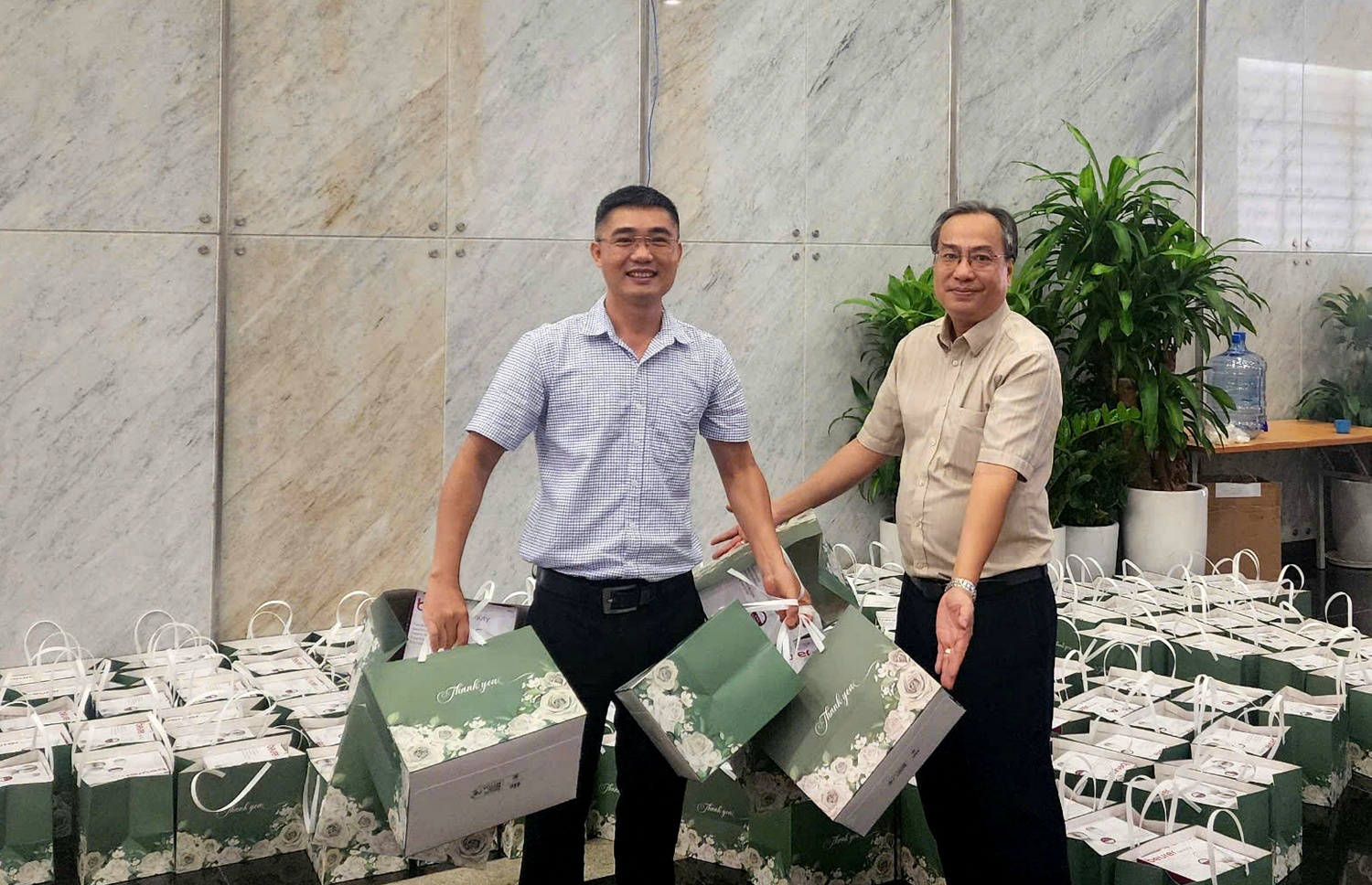 Công đoàn Cơ quan điều hành PV GAS chuẩn bị quà tặng 8/3