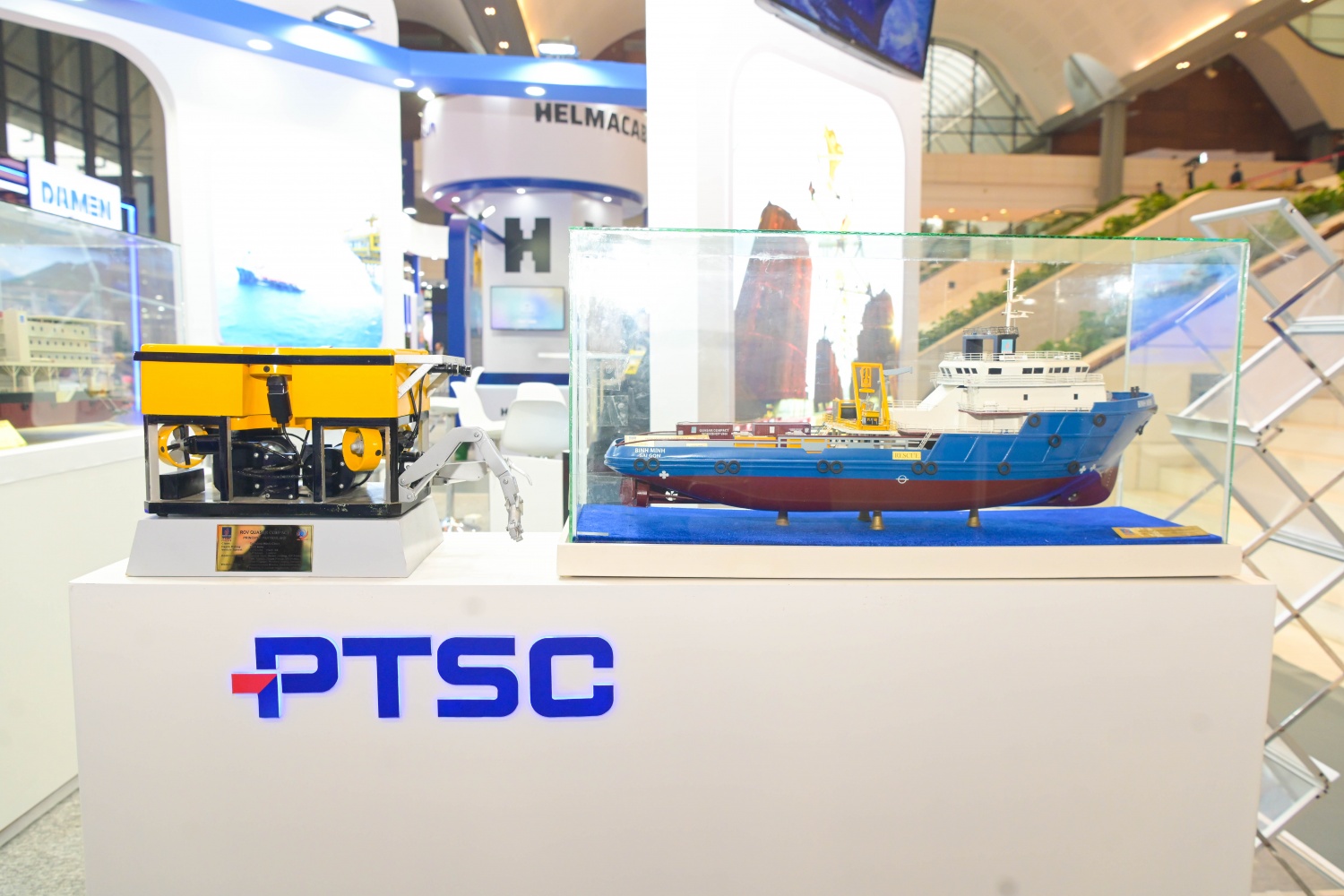PTSC và DQS triển lãm mô hình, công trình về đóng tàu và công nghiệp ngoài khơi Gian hàng nổi bật của PTSC và DQS tại Triển lãm quốc tế Vietship 2025