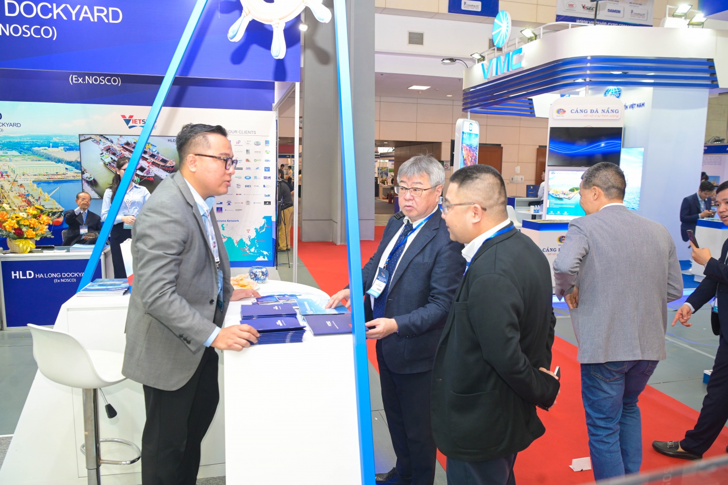 PTSC và DQS triển lãm mô hình, công trình về đóng tàu và công nghiệp ngoài khơi Gian hàng nổi bật của PTSC và DQS tại Triển lãm quốc tế Vietship 2025