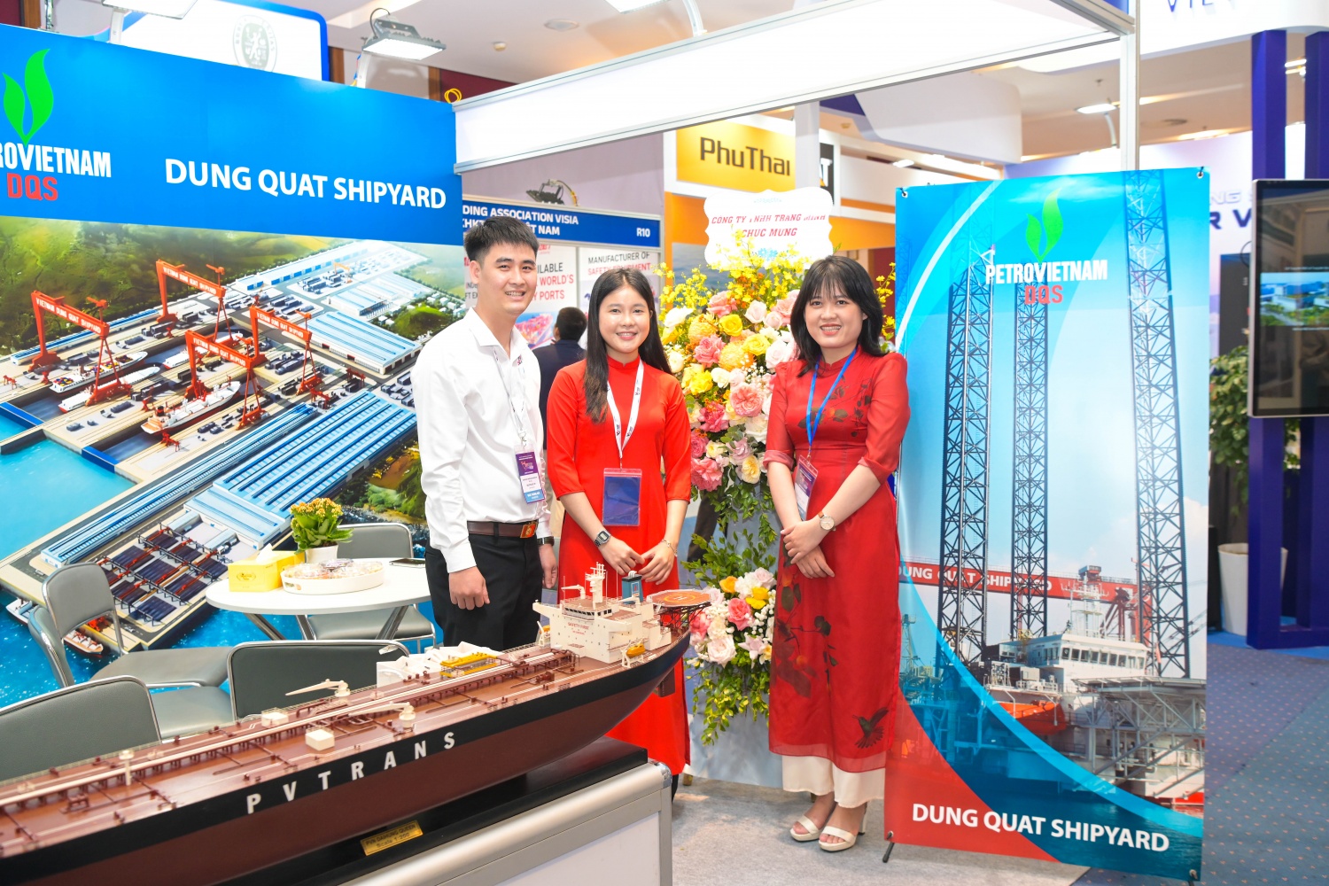 PTSC và DQS triển lãm mô hình, công trình về đóng tàu và công nghiệp ngoài khơi Gian hàng nổi bật của PTSC và DQS tại Triển lãm quốc tế Vietship 2025