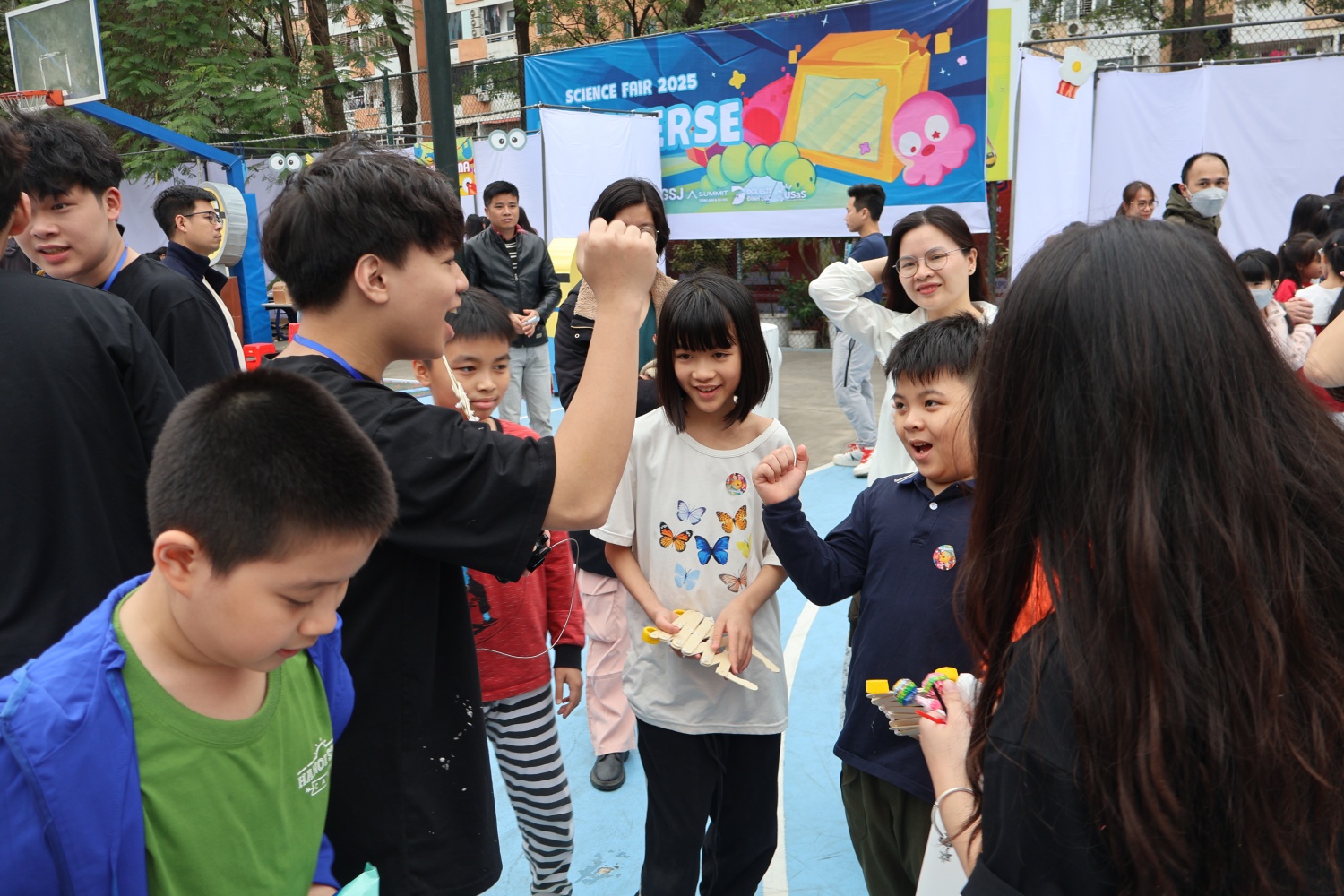 Hơn 3.000 người tham gia trải nghiệm hội chợ khoa học Science Fair 2025