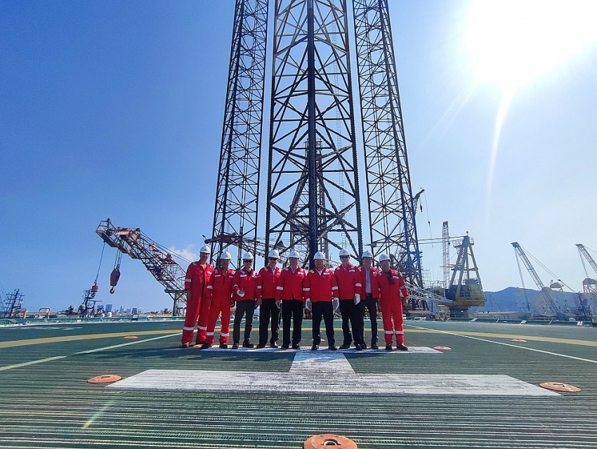 PV Drilling’s Board of Management visits the PV DRILLING VIII rig at PTSC downstream port