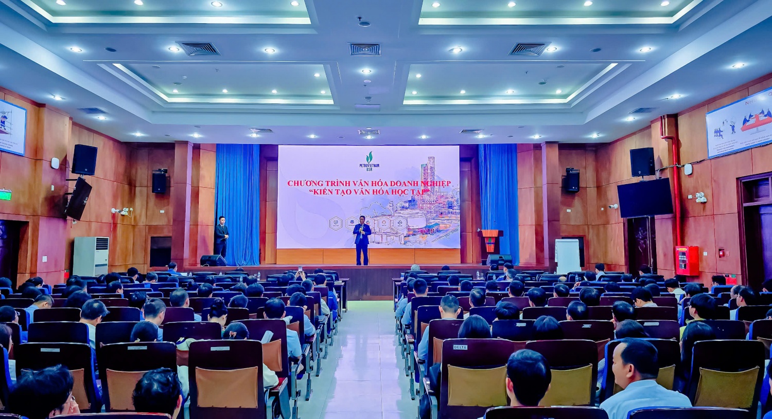Đông đảo NLĐ BSR tham gia chương trình  nói chuyện văn hóa doanh nghiệp với chủ đề “Kiến tạo Văn hóa học tập”.