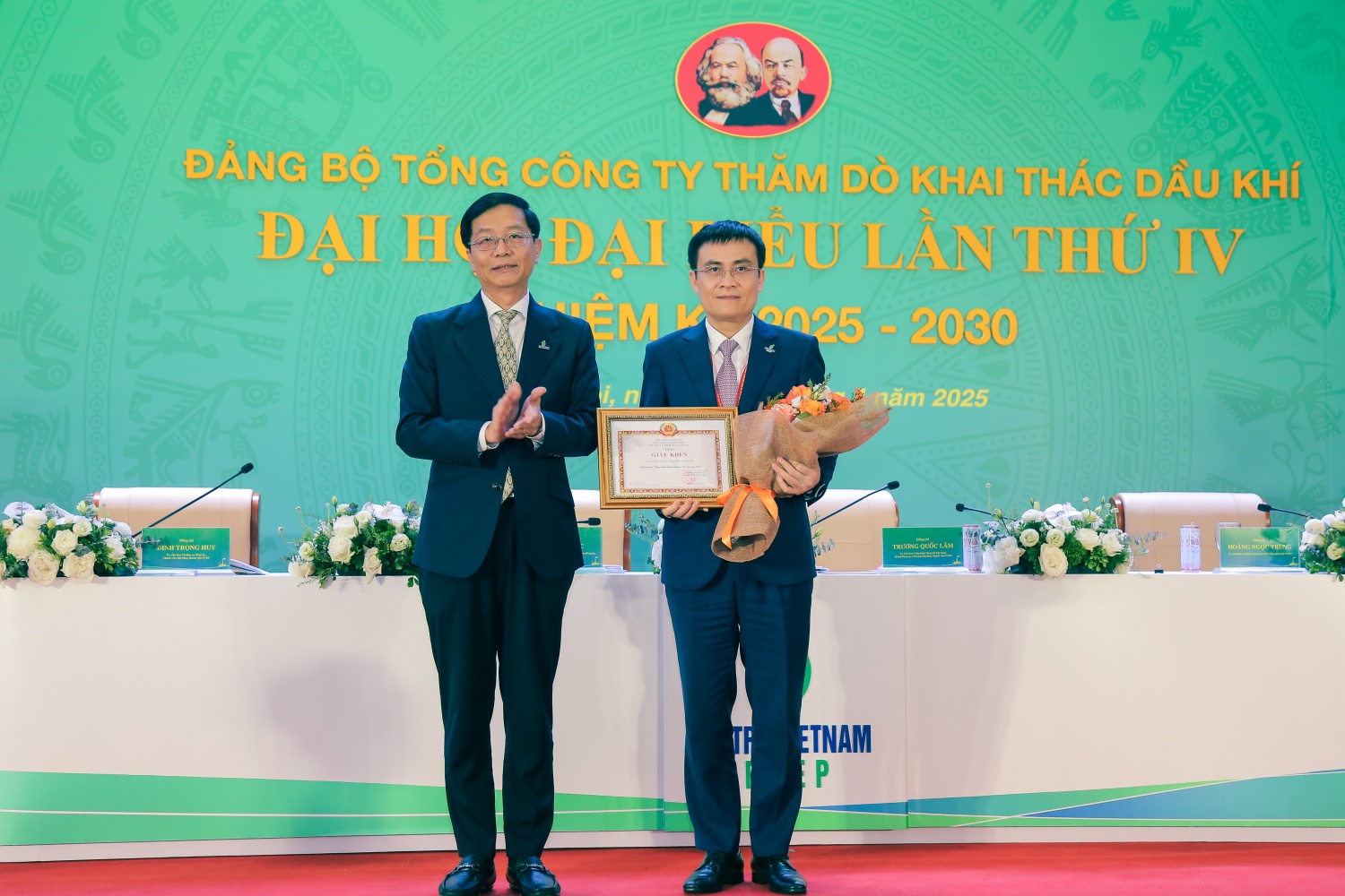 PVEP cần đổi mới từ gốc, khẳng định vai trò doanh nghiệp nòng cốt của Petrovietnam trong kỷ nguyên mới PVEP cần đổi mới từ gốc, khẳng định vai trò doanh nghiệp nòng cốt của Petrovietnam trong kỷ nguyên mới