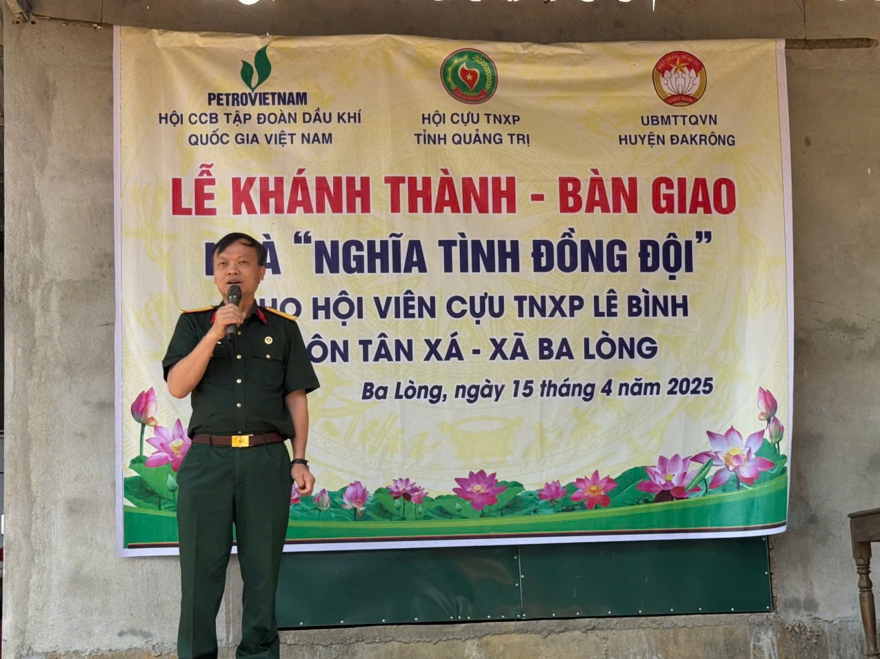 Trao nhà “Nghĩa tình đồng đội” cho hội viên cựu TNXP tại Quảng Trị Trao nhà “Nghĩa tình đồng đội” cho hội viên cựu TNXP tại Quảng Trị