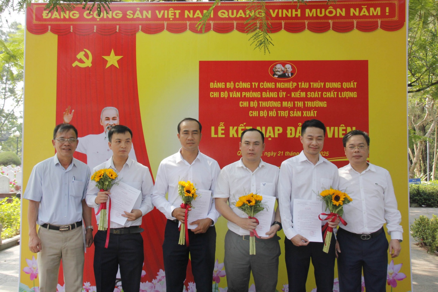 DQS tổ chức Lễ kết nạp đảng viên mới tại Nghĩa trang liệt sĩ Quốc gia Trường Sơn