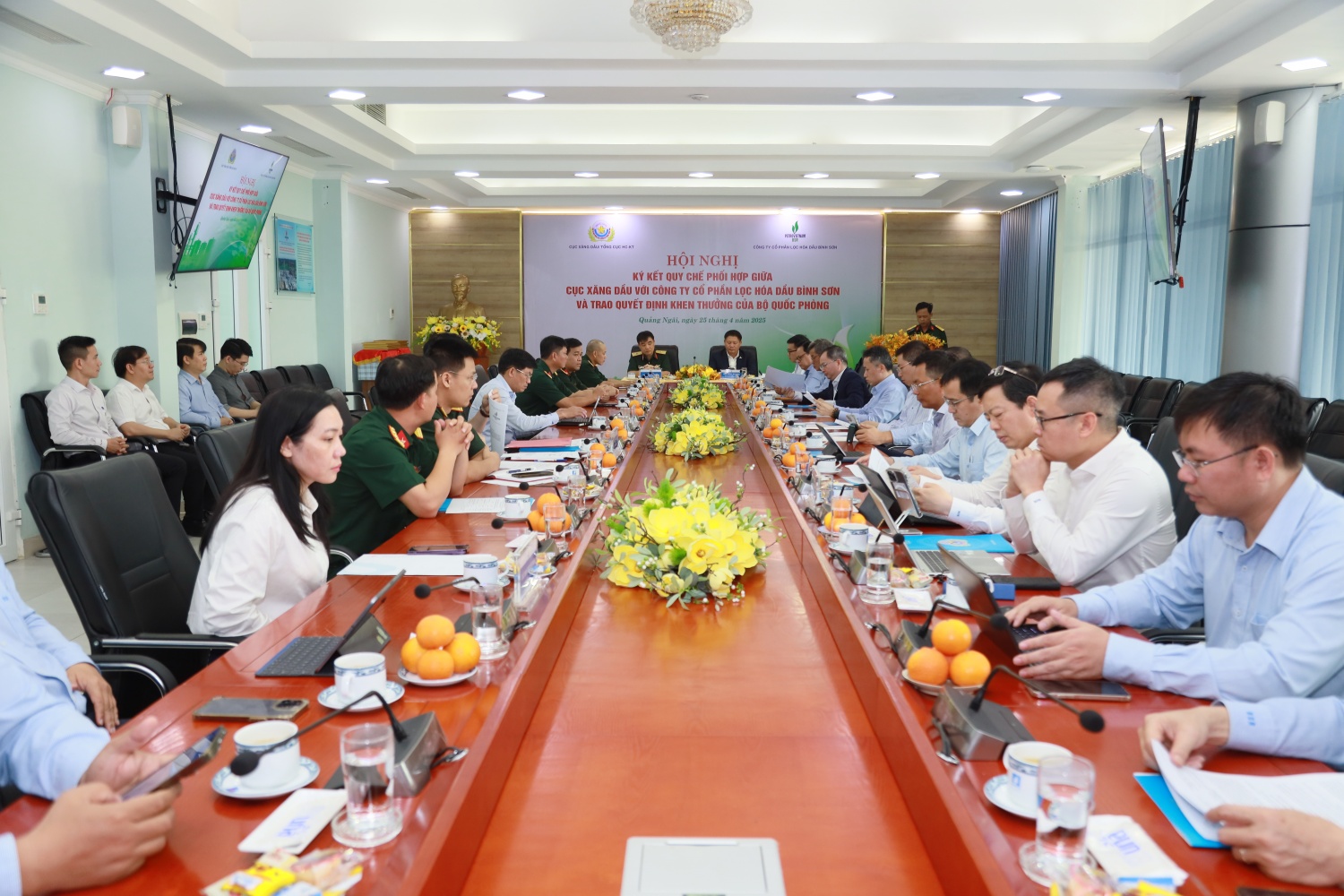 Toàn cảnh Hội nghị ký kết quy chế phối hợp giữa Cục Xăng dầu và BSR.