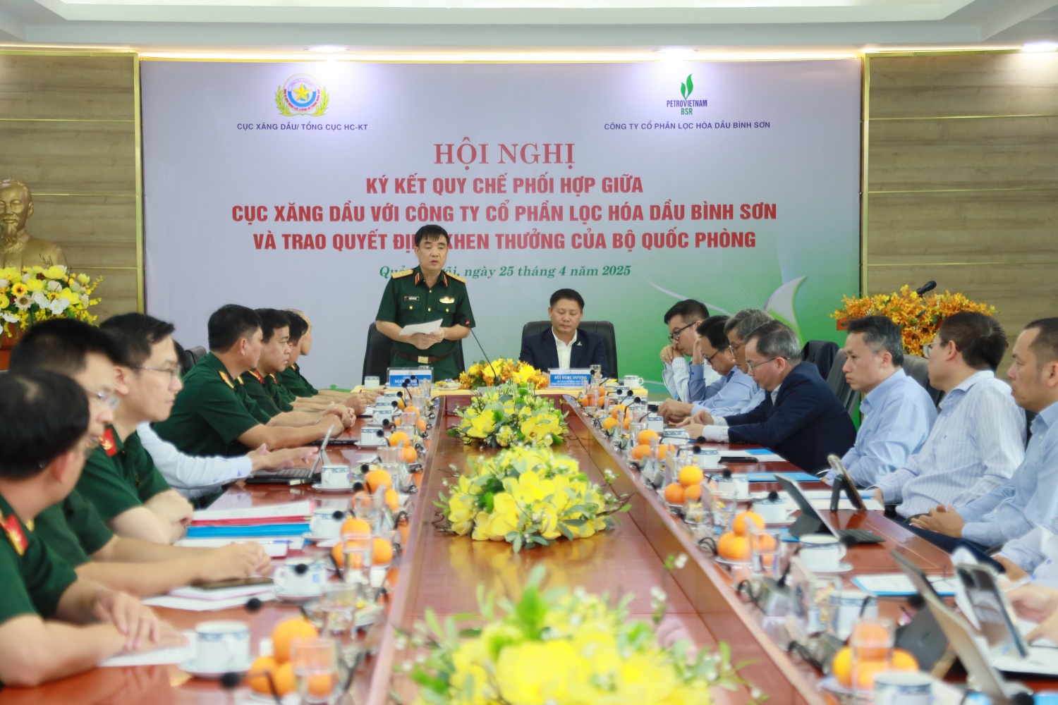 Thiếu tướng Nguyễn Văn Lực - Cục trưởng Cục Xăng dầu phát biểu tại hội nghị.