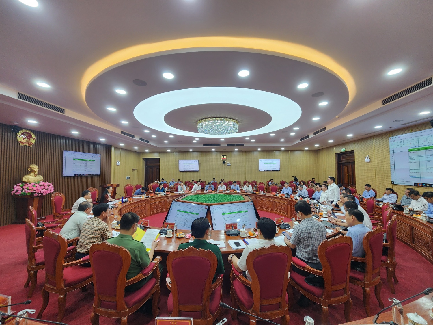 Toàn cảnh buổi làm việc giữa Ban Thường vụ Tỉnh ủy Quảng Ngãi và Công ty BSR.