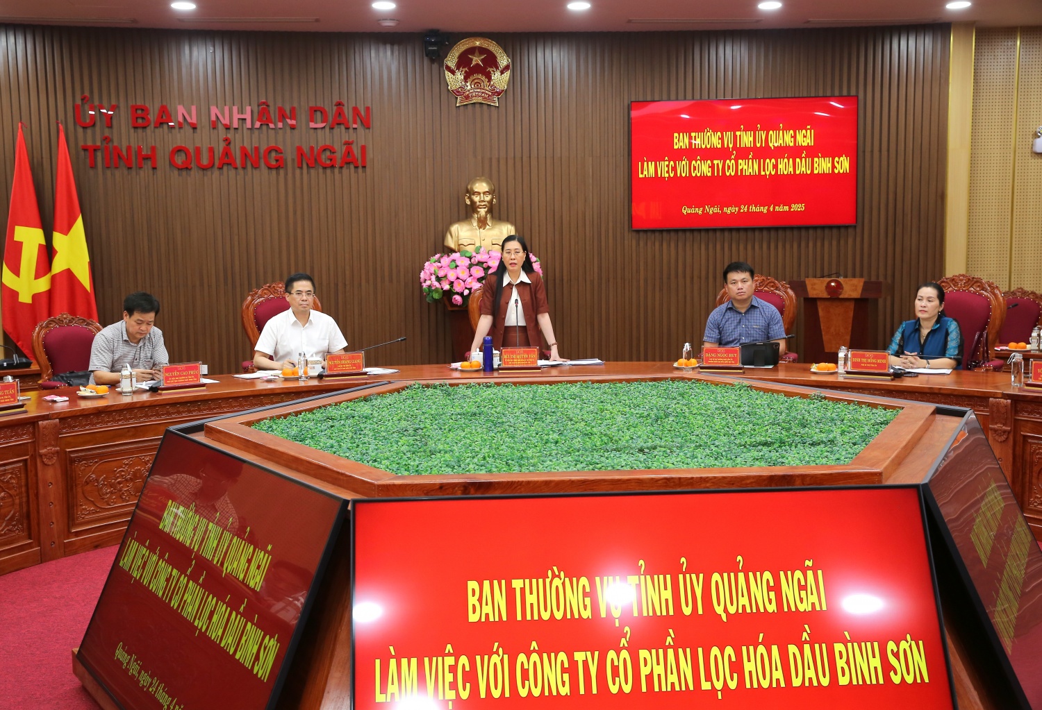 Ủy viên BCH Trung ương Đảng, Bí thư Tỉnh ủy, Chủ tịch HĐND tỉnh Quảng Ngãi Bùi Thị Quỳnh Vân phát biểu kết luận buổi làm việc.