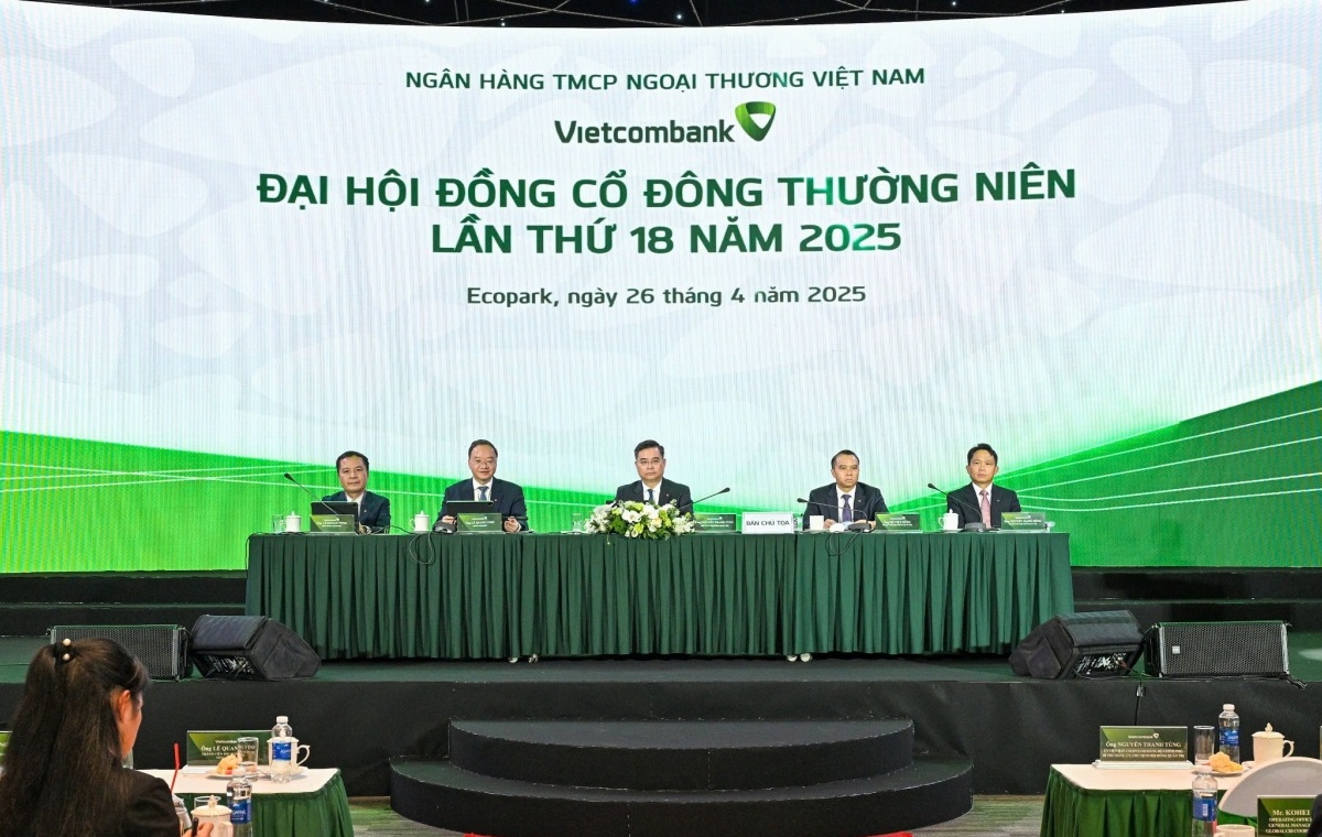 ĐHĐCĐ Vietcombank 2025: Thông qua kế hoạch phát hành hơn 543 triệu cổ phiếu riêng lẻ, bầu bổ sung thành viên HĐQT, Ban Kiểm soát