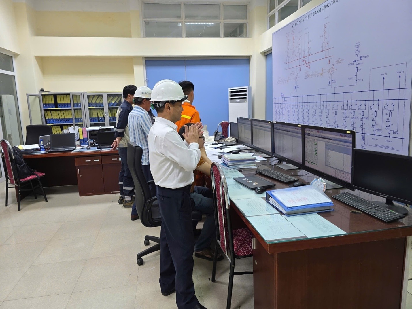 Hoàn thành sớm lắp đặt tụ bù ngang của 20 trạm biến áp
