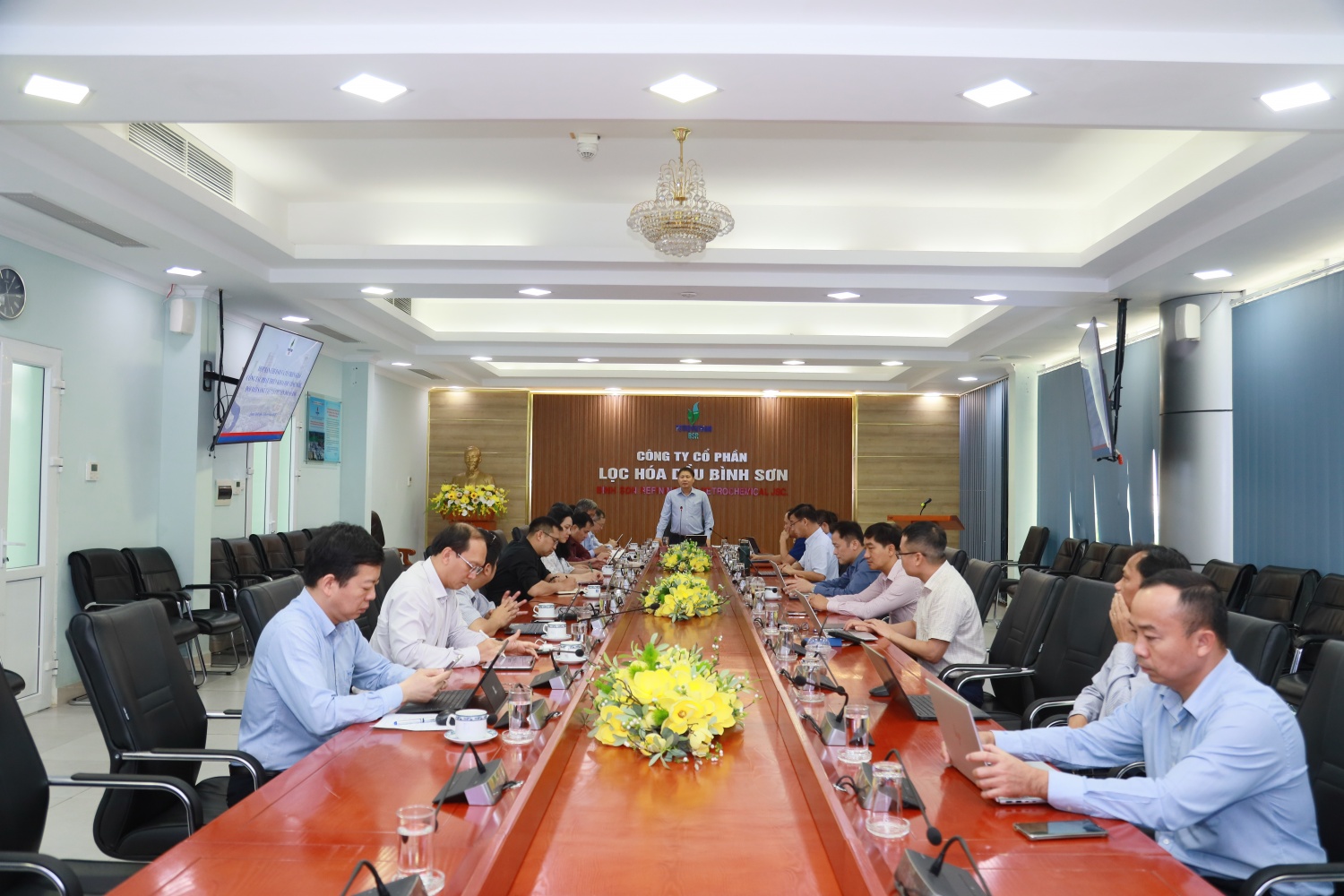 Toàn cảnh cuộc họp của Ban Chỉ đạo và Tổ triển khai các công tác phát triển KHCN, ĐMST, CĐS của BSR.