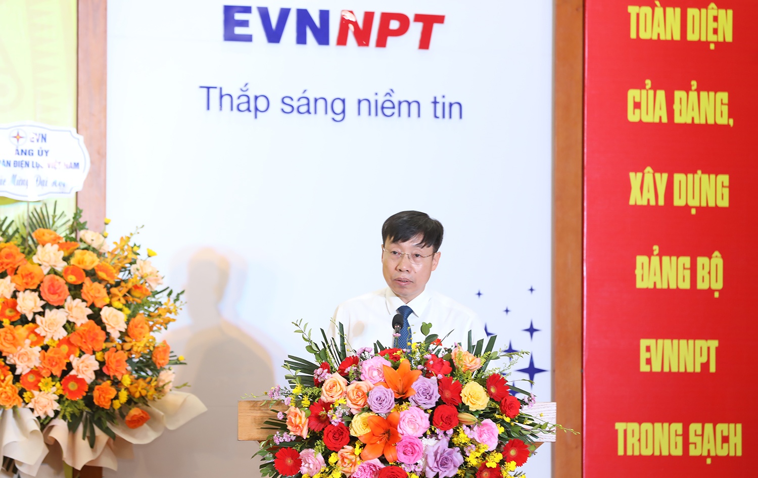 Nâng cao năng lực lãnh đạo toàn diện, xây dựng Đảng bộ EVNNPT trong sạch, vững mạnh Nâng cao năng lực lãnh đạo toàn diện, xây dựng Đảng bộ EVNNPT trong sạch, vững mạnh