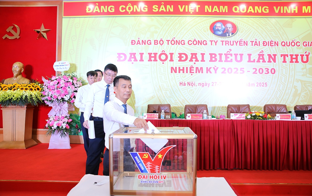 Nâng cao năng lực lãnh đạo toàn diện, xây dựng Đảng bộ EVNNPT trong sạch, vững mạnh Nâng cao năng lực lãnh đạo toàn diện, xây dựng Đảng bộ EVNNPT trong sạch, vững mạnh