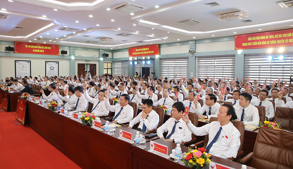 Nâng cao năng lực lãnh đạo toàn diện, xây dựng Đảng bộ EVNNPT trong sạch, vững mạnh Nâng cao năng lực lãnh đạo toàn diện, xây dựng Đảng bộ EVNNPT trong sạch, vững mạnh