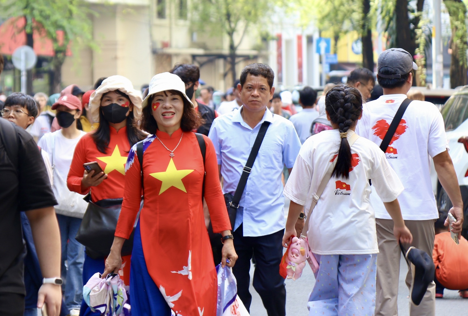 [Chùm ảnh] Người dân náo nức tham dự Đại lễ 30/4
