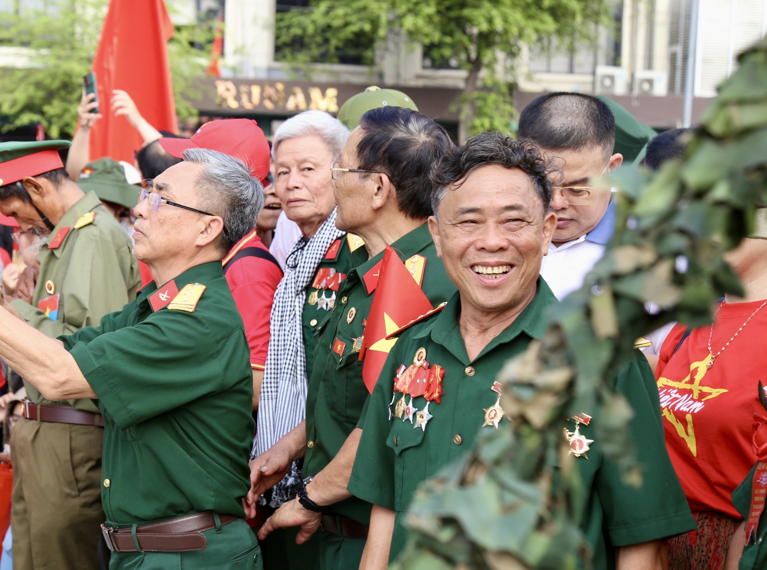[Chùm ảnh] Người dân náo nức tham dự Đại lễ 30/4