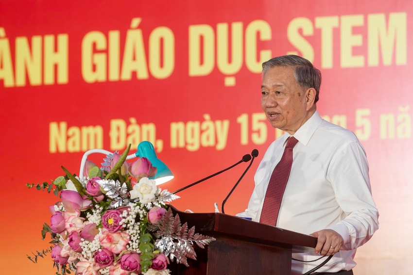 Tổng Bí thư Tô Lâm trao tặng phòng học STEM cho Trường THPT Kim Liên, Nghệ An Tổng Bí thư Tô Lâm trao tặng phòng học STEM cho Trường THPT Kim Liên, Nghệ An