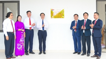 Petrovietnam/Vietsovpetro khánh thành và gắn biển công trình “Thư viện công cộng Cổ Loa”