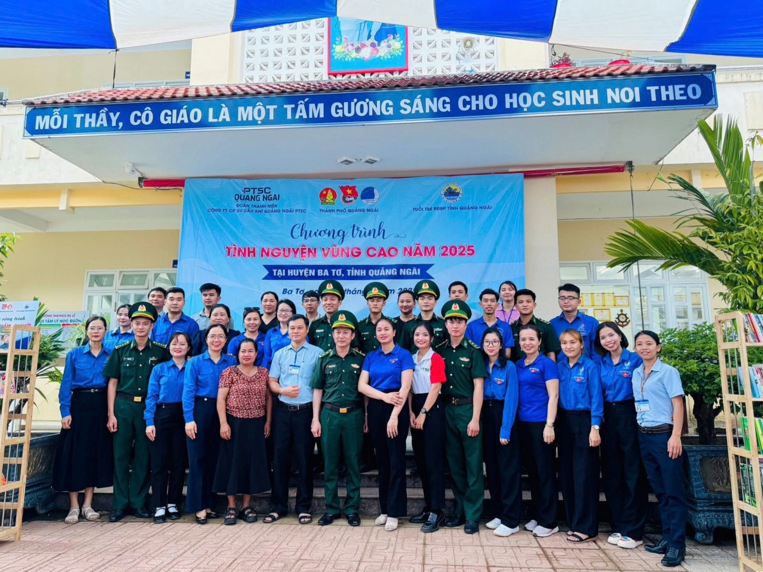 Đoàn Thanh niên PTSC Quảng Ngãi: Theo dấu chân Người - Viết tiếp ước mơ non sông Đoàn Thanh niên PTSC Quảng Ngãi: Theo dấu chân Người - Viết tiếp ước mơ non sông