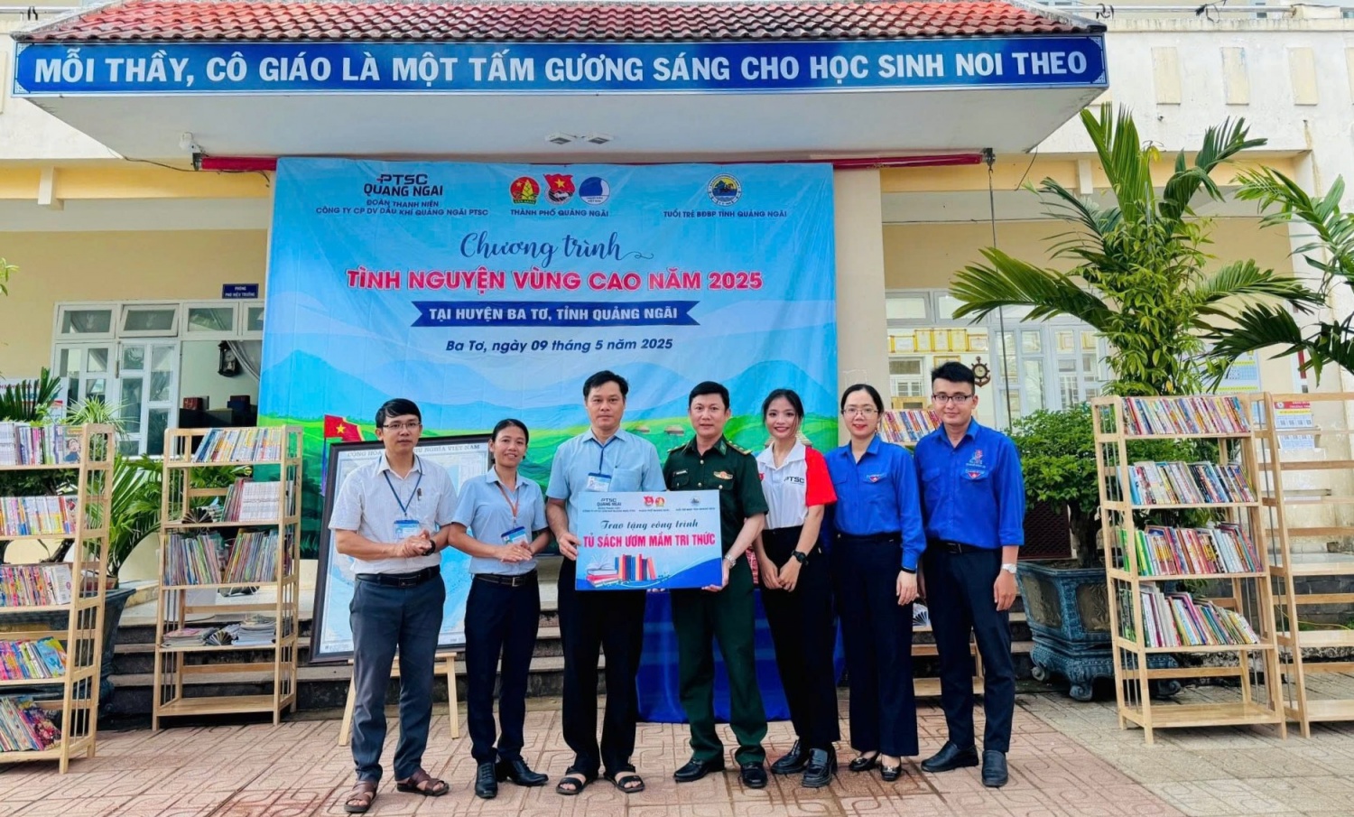 Đoàn Thanh niên PTSC Quảng Ngãi: Theo dấu chân Người - Viết tiếp ước mơ non sông Đoàn Thanh niên PTSC Quảng Ngãi: Theo dấu chân Người - Viết tiếp ước mơ non sông