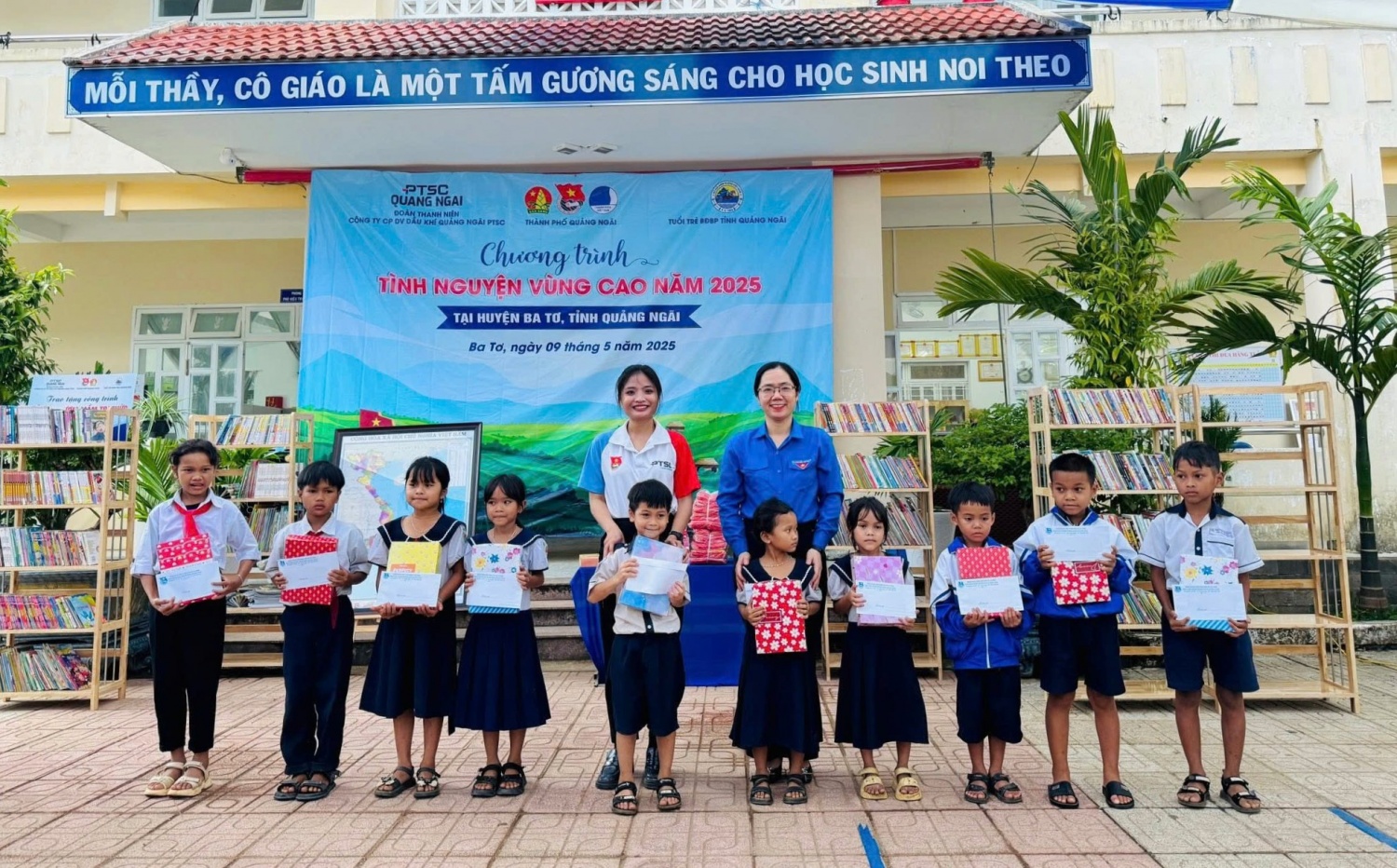 Đoàn Thanh niên PTSC Quảng Ngãi: Theo dấu chân Người - Viết tiếp ước mơ non sông Đoàn Thanh niên PTSC Quảng Ngãi: Theo dấu chân Người - Viết tiếp ước mơ non sông