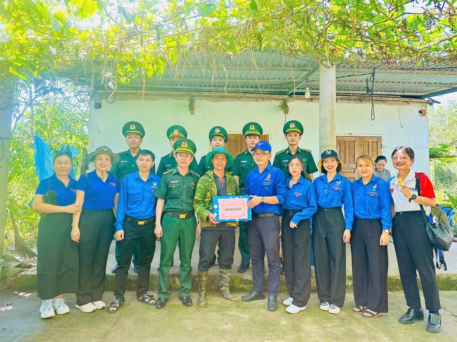 Đoàn Thanh niên PTSC Quảng Ngãi: Theo dấu chân Người - Viết tiếp ước mơ non sông Đoàn Thanh niên PTSC Quảng Ngãi: Theo dấu chân Người - Viết tiếp ước mơ non sông