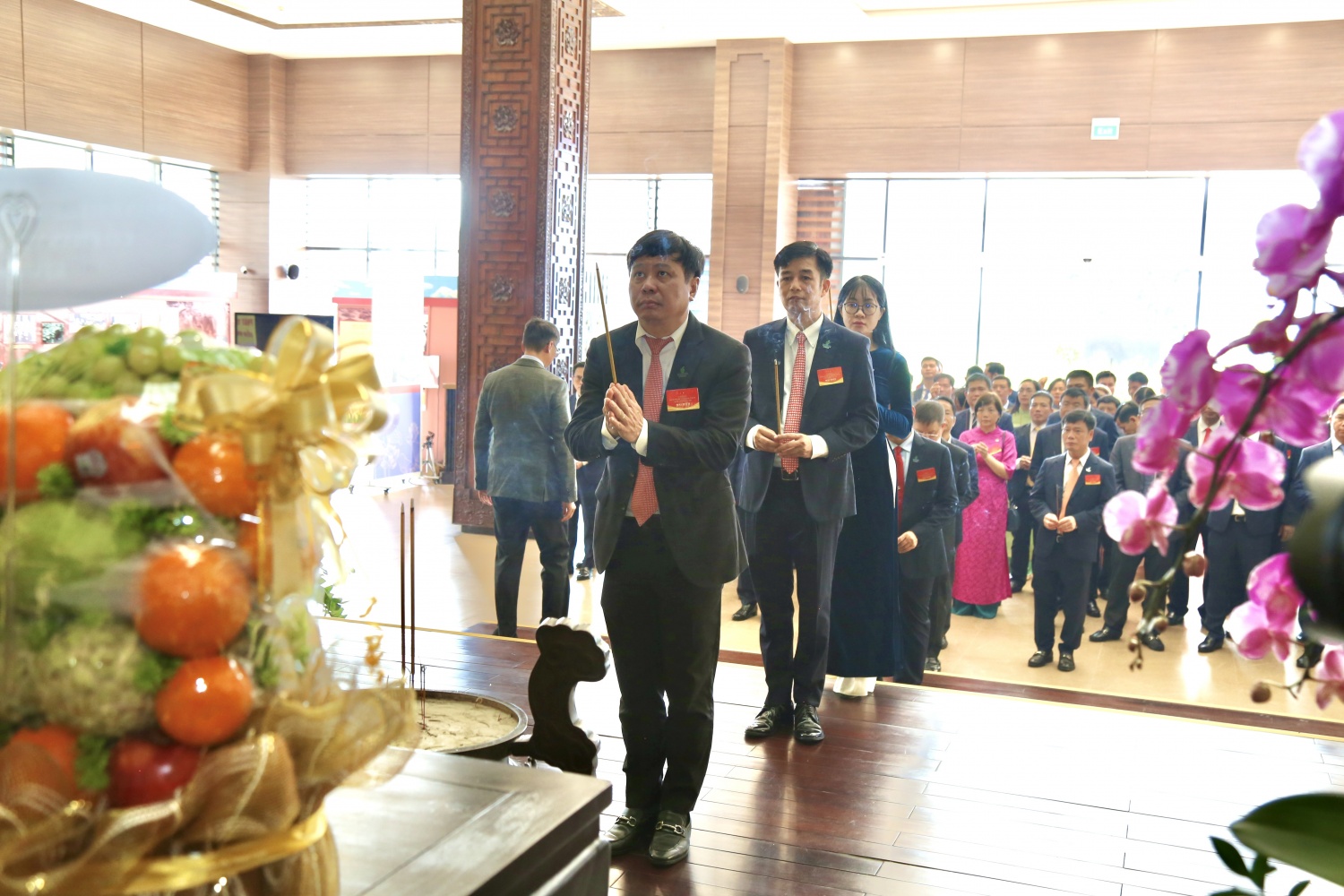 Lãnh đạo Petrovietnam và PVTrans dâng hương tưởng niệm Chủ tịch Tôn Đức Thắng