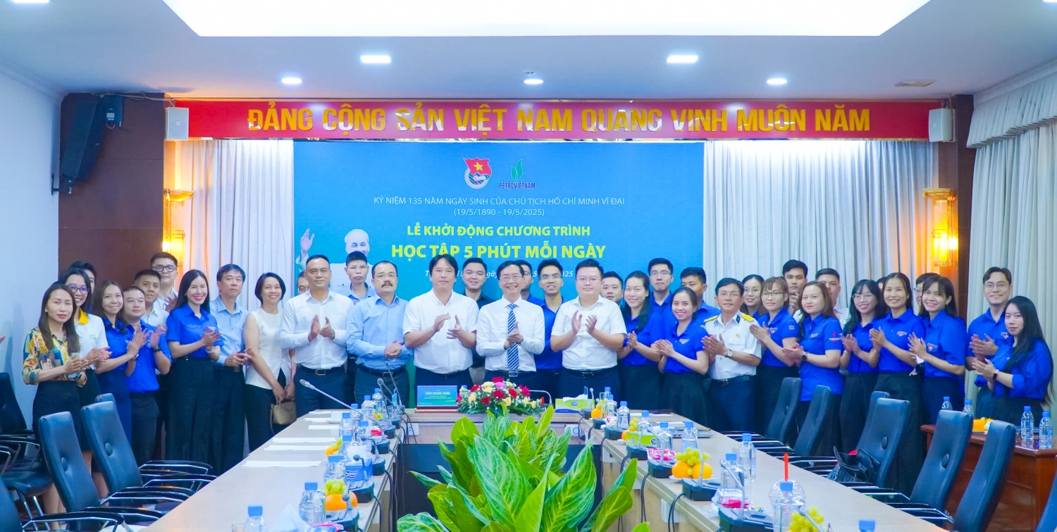 Lan tỏa tinh thần "Học tập 5 phút mỗi ngày" trong toàn Tập đoàn
