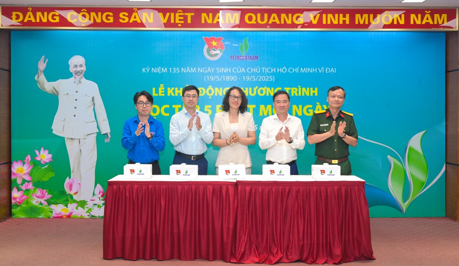 Tuổi trẻ Petrovietnam hưởng ứng phong trào "Học tập 5 phút mỗi ngày"