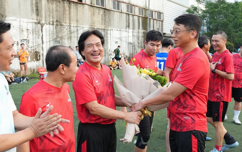 Sôi động Giải giao hữu bóng đá chào mừng thành công Đại hội Đảng bộ BMQL&ĐH Petrovietnam lần thứ IV