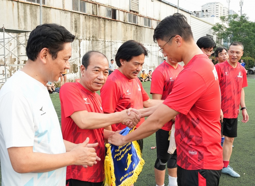 Sôi động Giải giao hữu bóng đá chào mừng thành công Đại hội Đảng bộ BMQL&ĐH Petrovietnam lần thứ IV