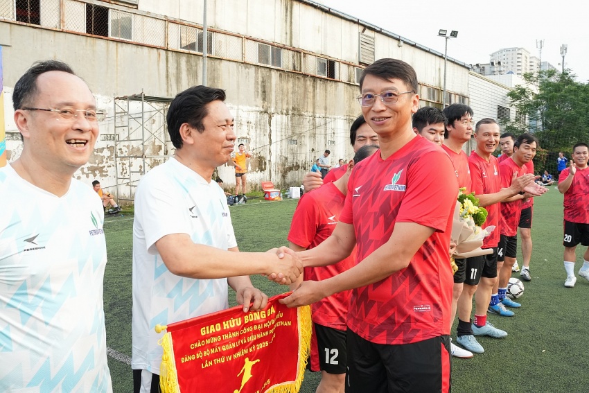 Sôi động Giải giao hữu bóng đá chào mừng thành công Đại hội Đảng bộ BMQL&ĐH Petrovietnam lần thứ IV