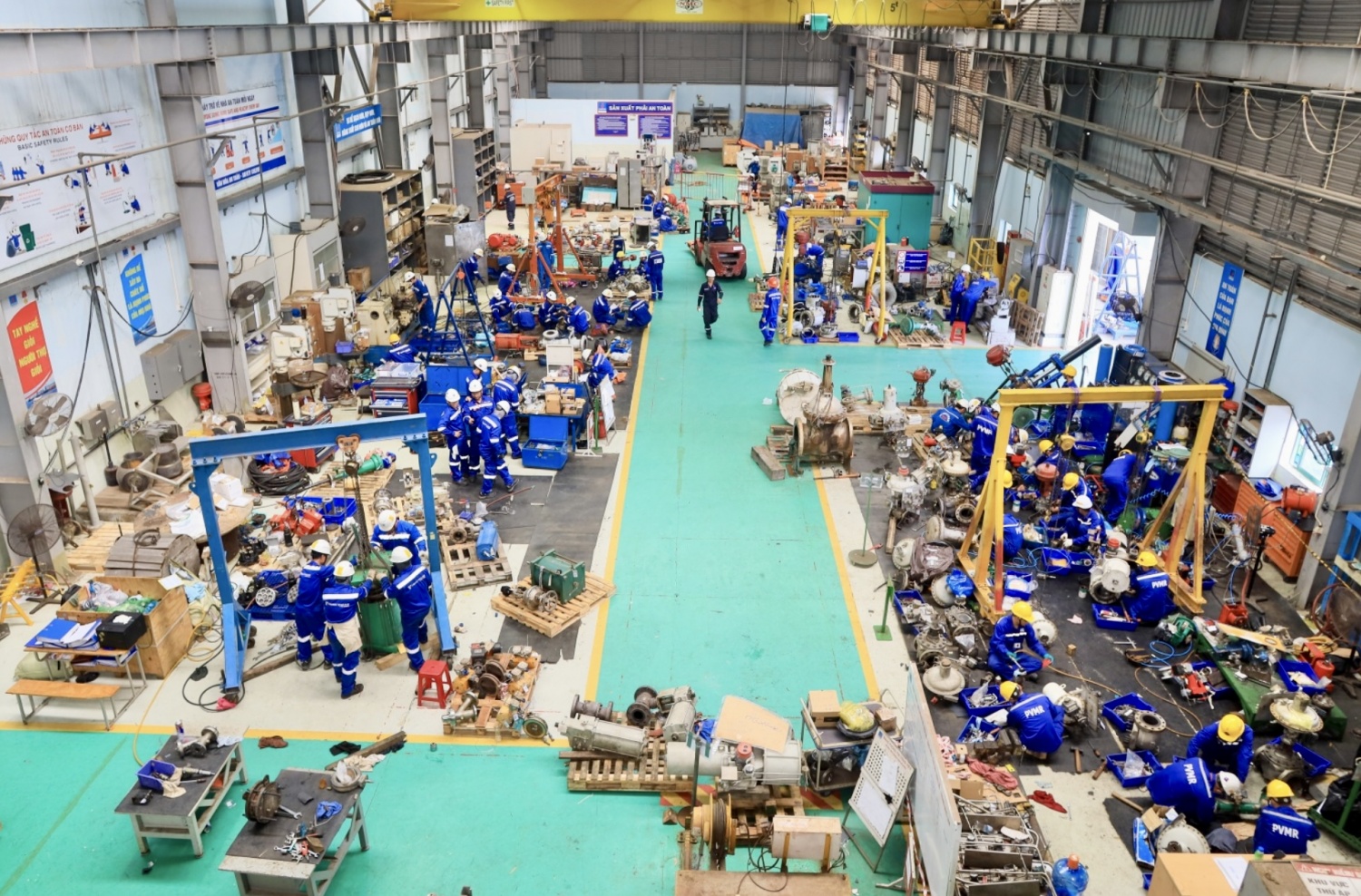 Tổ chức Đảng trong doanh nghiệp: Gắn sản xuất, dẫn đổi mới, mở đường chuyển hóa