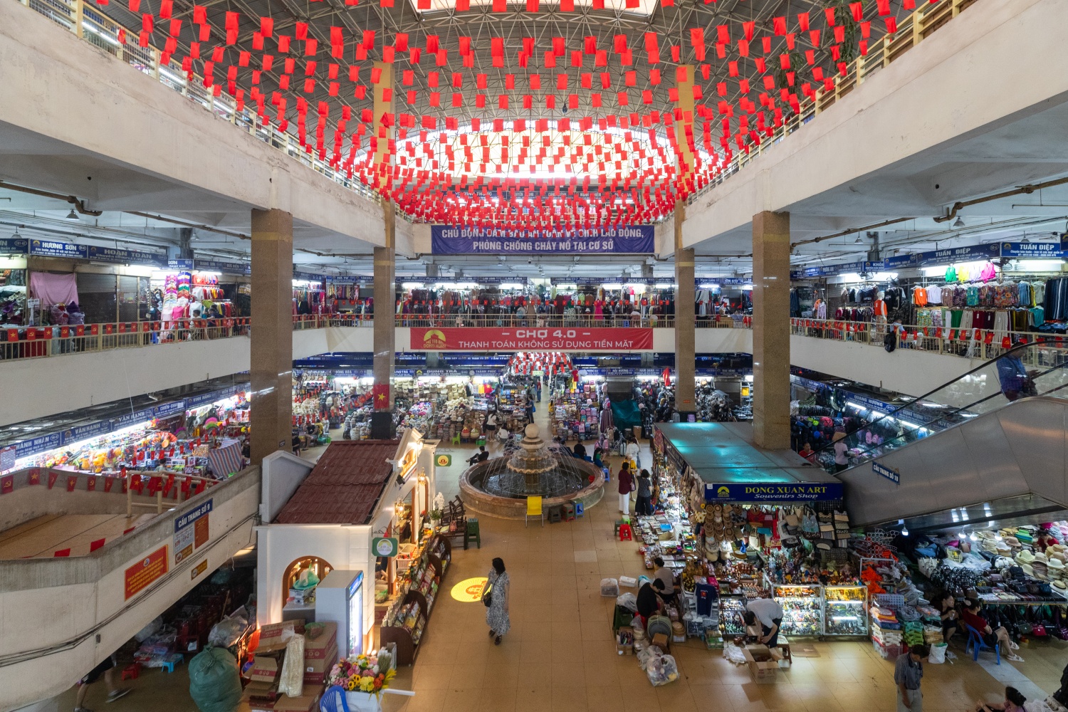 Đóng mở bất phân: Tình trạng ở chợ Đồng Xuân và các phố xung quanh Đóng mở bất phân: Tình trạng ở chợ Đồng Xuân và các phố xung quanh