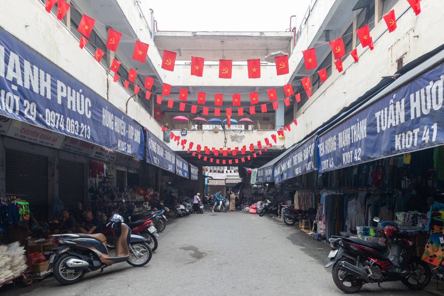 Đóng mở bất phân: Tình trạng ở chợ Đồng Xuân và các phố xung quanh Đóng mở bất phân: Tình trạng ở chợ Đồng Xuân và các phố xung quanh