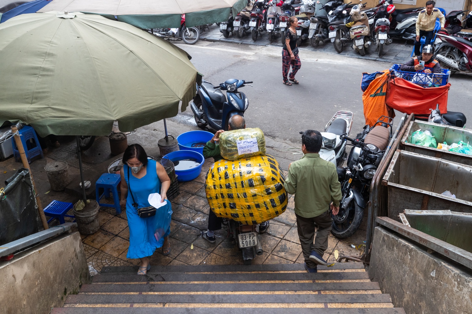 Đóng mở bất phân: Tình trạng ở chợ Đồng Xuân và các phố xung quanh Đóng mở bất phân: Tình trạng ở chợ Đồng Xuân và các phố xung quanh