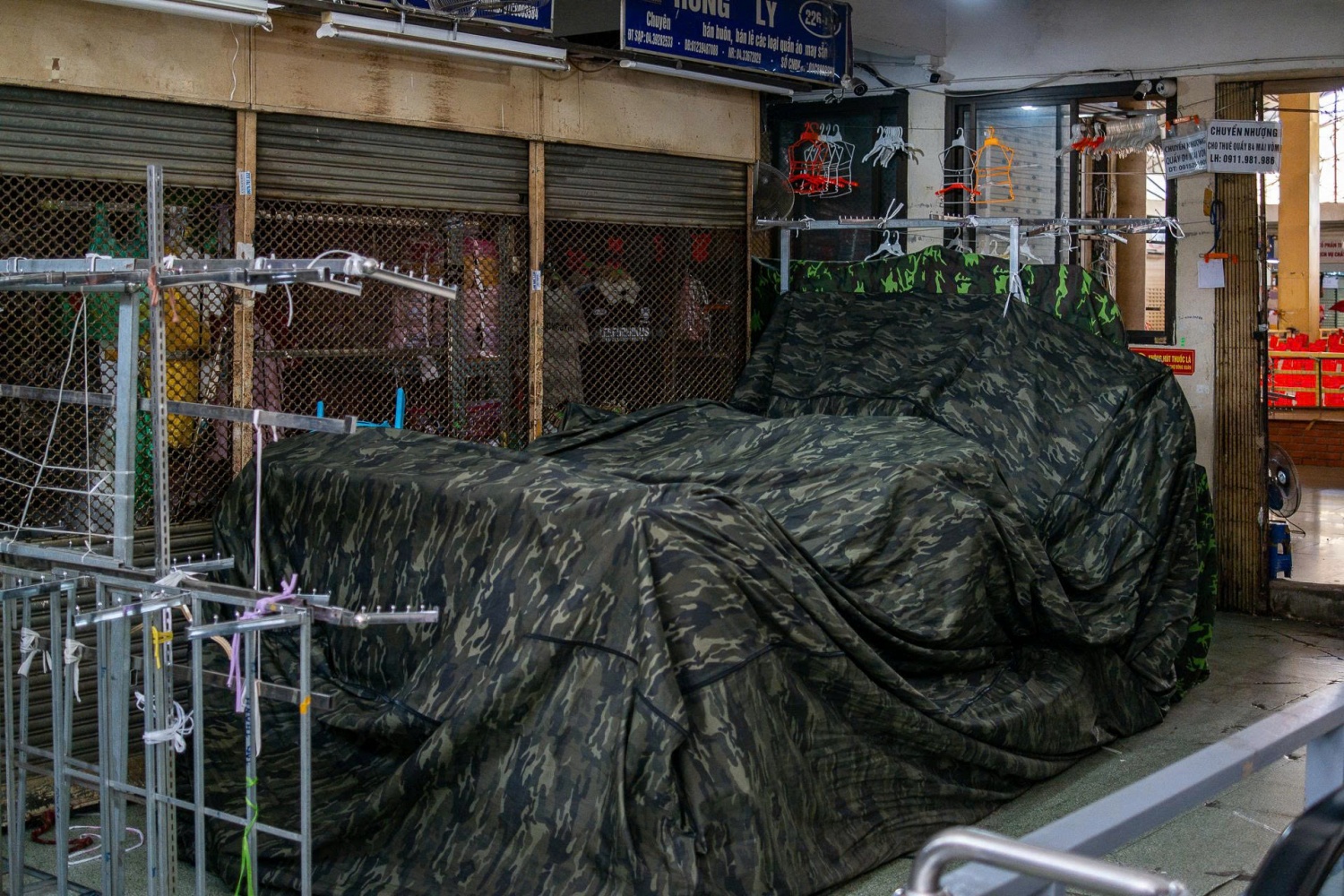 Đóng mở bất phân: Tình trạng ở chợ Đồng Xuân và các phố xung quanh Đóng mở bất phân: Tình trạng ở chợ Đồng Xuân và các phố xung quanh