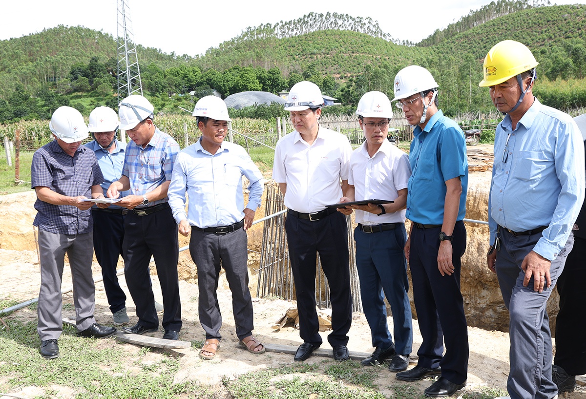 Công đoàn Điện lực Việt Nam tiếp sức người lao động tại 2 dự án trọng điểm