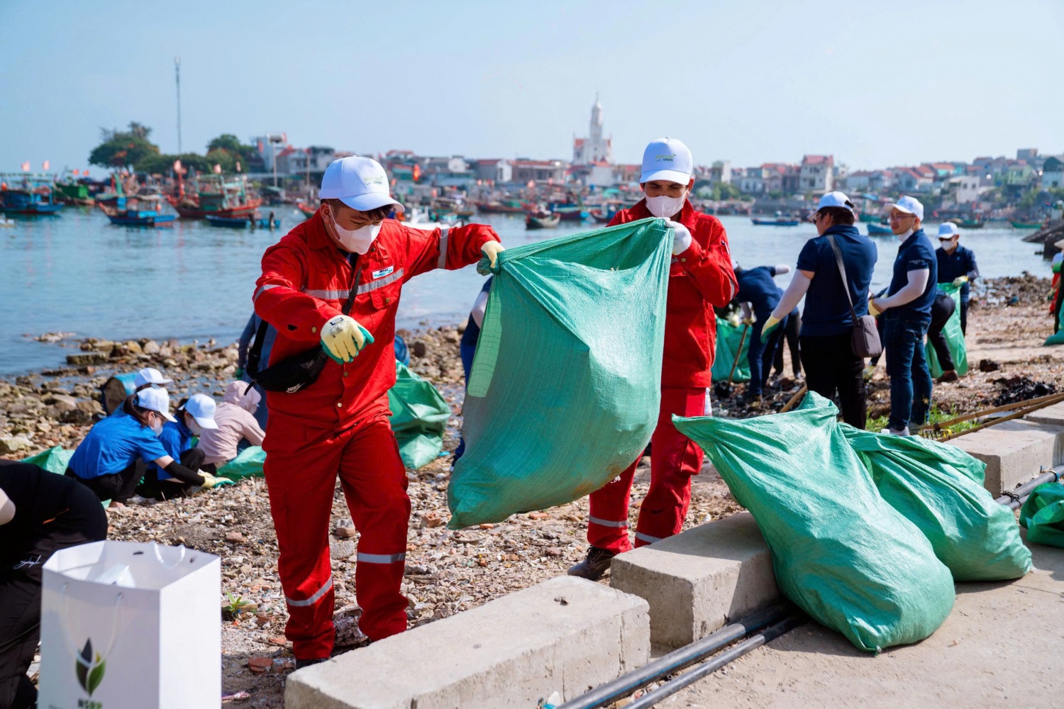 PTSC Thanh Hóa tham gia Chiến dịch Làm sạch biển 2025 - Hưởng ứng sáng kiến “Nghi Sơn Xanh”