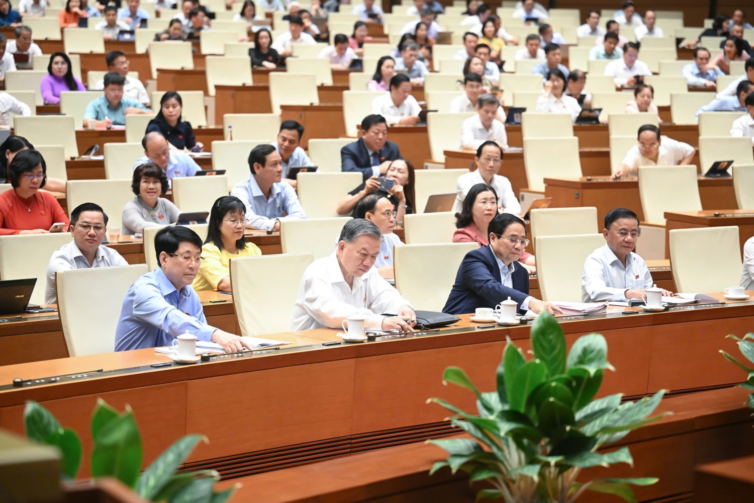 Quốc hội thông qua Nghị quyết sửa đổi Hiến pháp 2013 với sự đồng thuận tuyệt đối