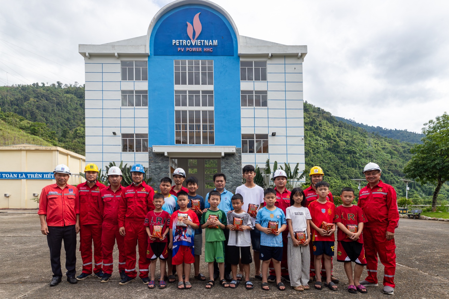 Chuyện ghi ở Nhà máy thuỷ điện Hủa Na