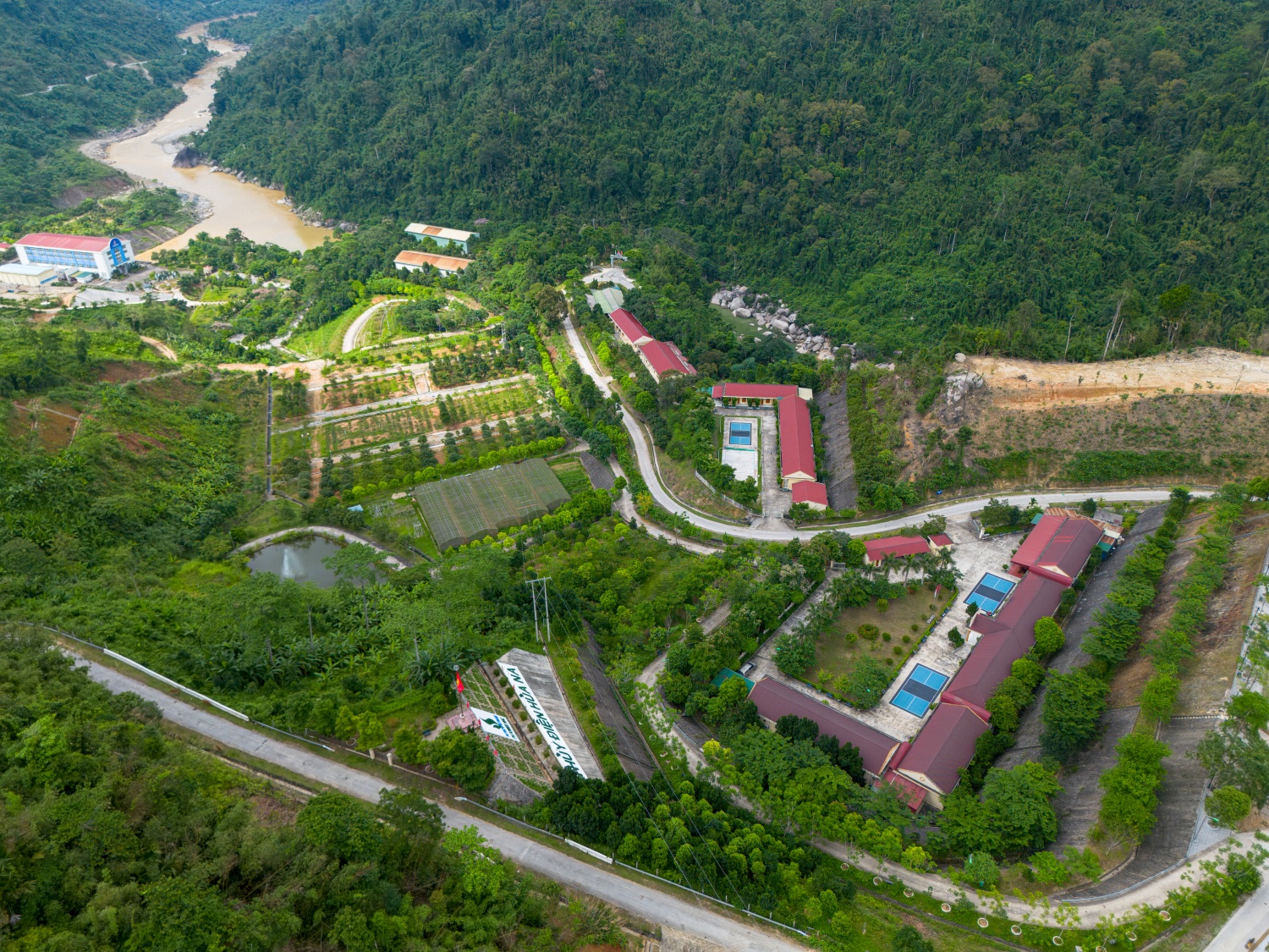 Chuyện ghi ở Nhà máy thuỷ điện Hủa Na